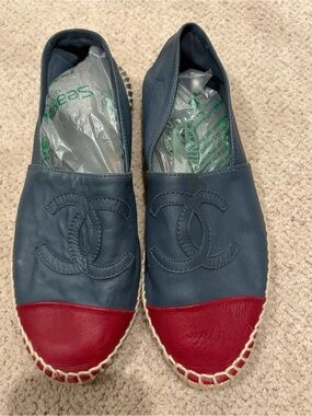CHANEL Two-Tone Leather Espadrilles - Navy and Red